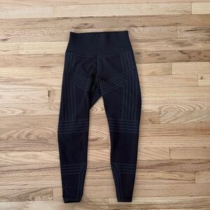 ALO Yoga Black Patterned Workout Leggings size small